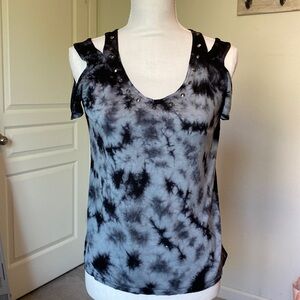 Rock & Republic 🌸3/$20 top, tie-dye cut-out cold shoulder, size XS